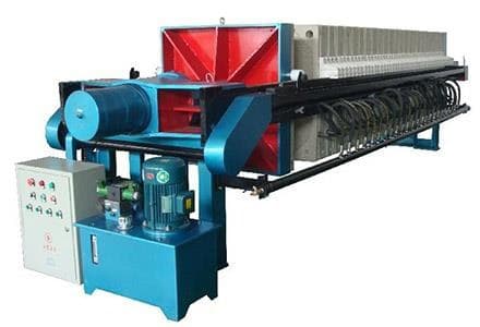 Hydraulic filter press with reinforced filter plates and control panel